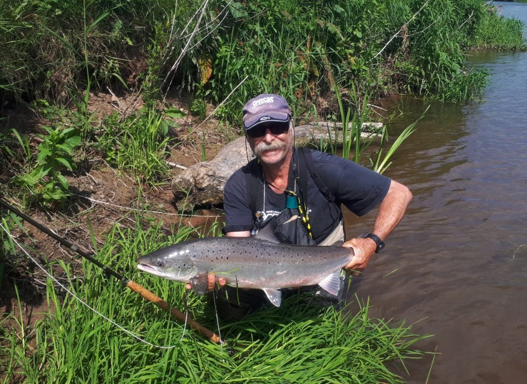 Jean Jacques Chaumet aus Frankreich mit einem Lachs aus dem River Suir. Unser Catch of the week- Gewinner. (Jean Jacques Chaumet, 2018)